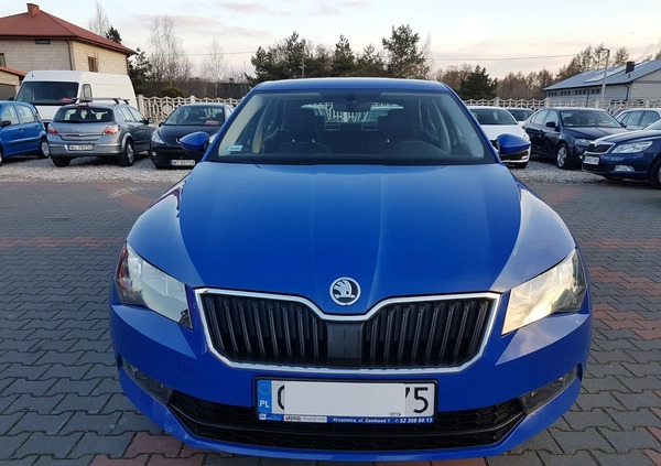 Skoda Superb cena 62900 przebieg: 156000, rok produkcji 2018 z Tarnów małe 301